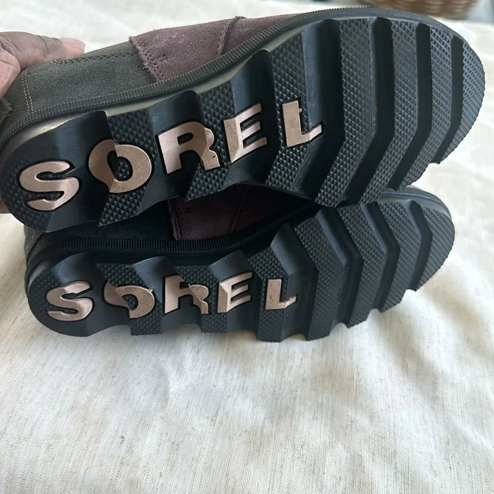Sorel Joan of Arctic Wedge Chelsea Boots 7
